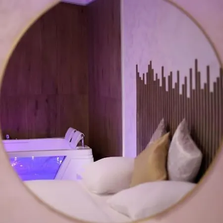 Jacuzzi Prive Διαμέρισμα *